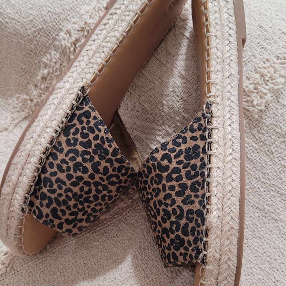 Old navy Leopard Flats sandals (they fit a 8.5) - Picture 8 of 8